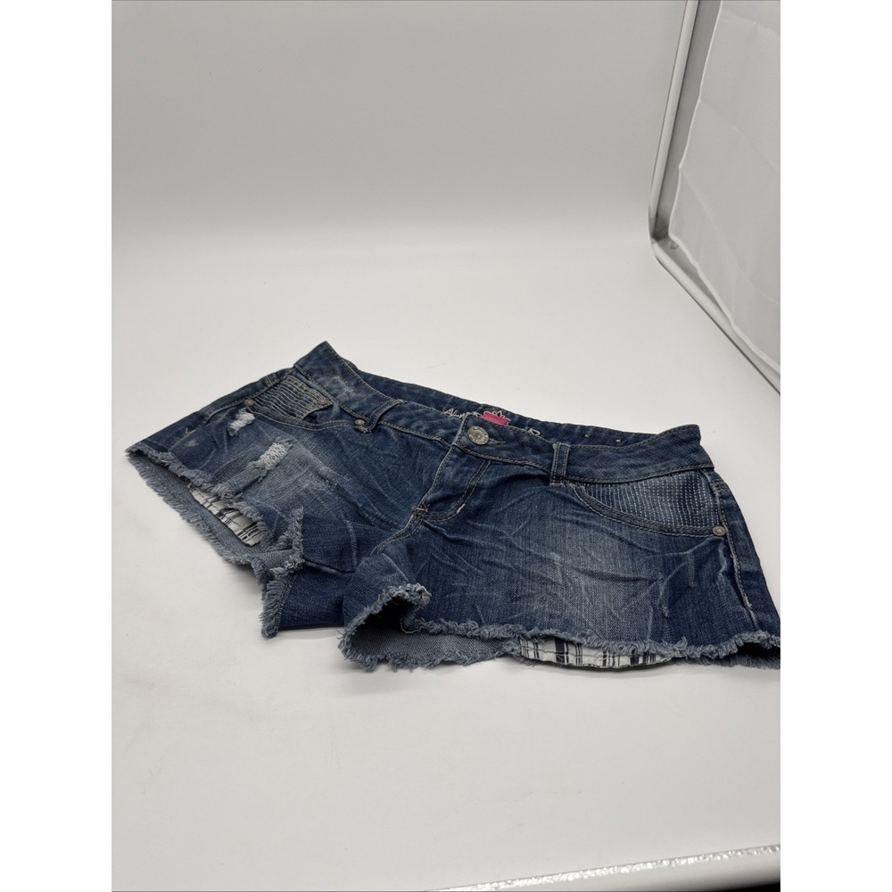 Almost Famous Distressed Mom Shorts Blue Denim Jeans Size 9 Waist 30